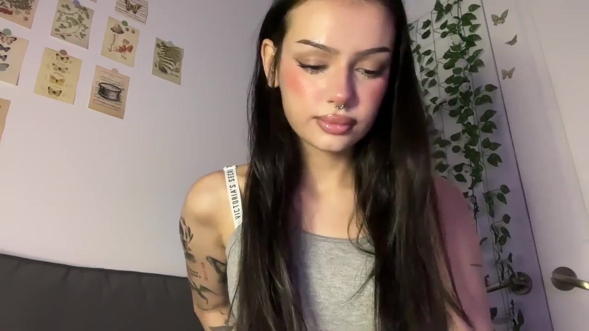 Gallery image thumbnail from mayflowwer's myfreecams stream on, 08/15/2024, 05:57 image 12 of 20