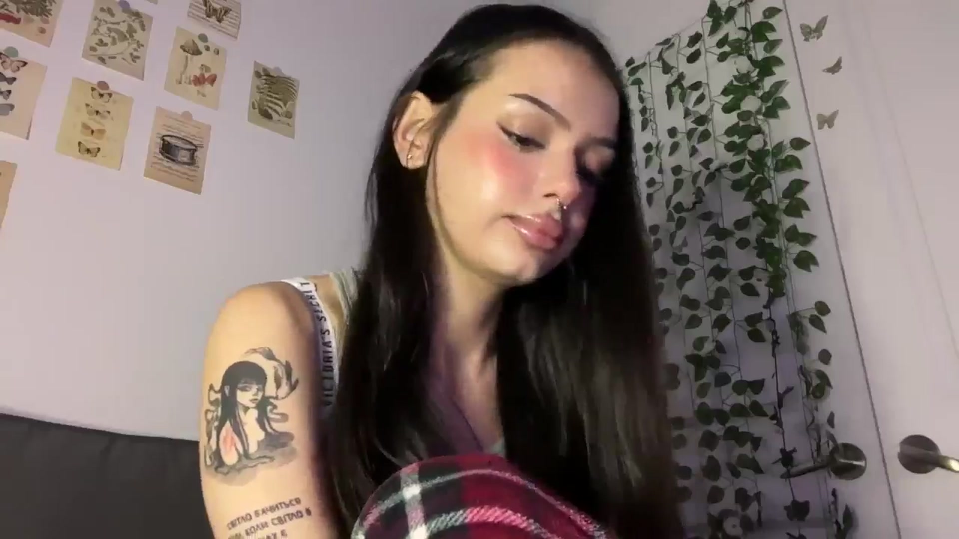 Gallery image thumbnail from mayflowwer's myfreecams stream on, 08/15/2024, 05:57 image 15 of 20