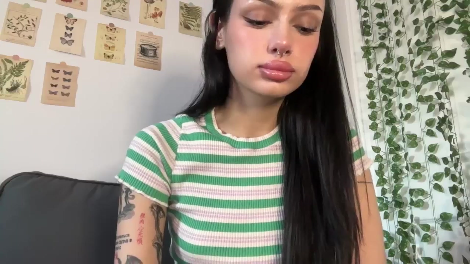 Gallery image thumbnail from mayflowwer's myfreecams stream on, 09/15/2024, 22:04 image 17 of 20