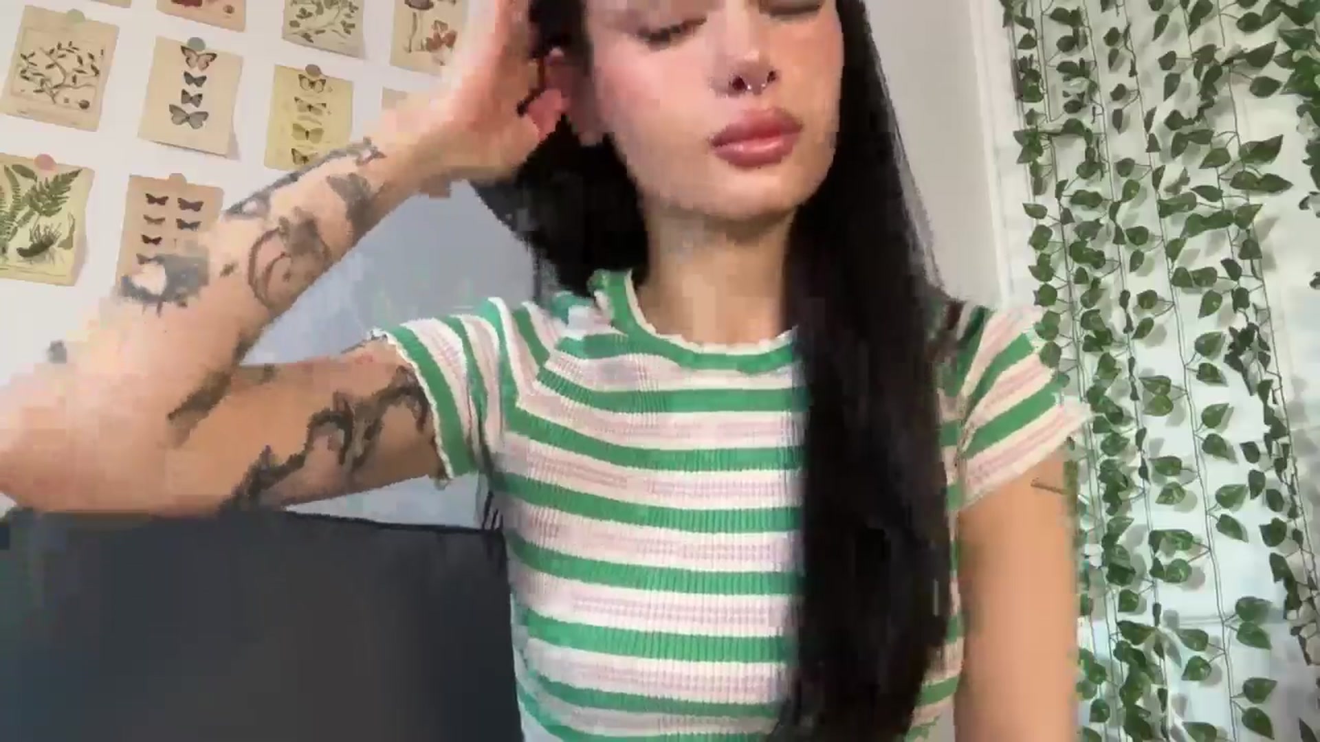 Gallery image thumbnail from mayflowwer's myfreecams stream on, 09/15/2024, 22:04 image 18 of 20