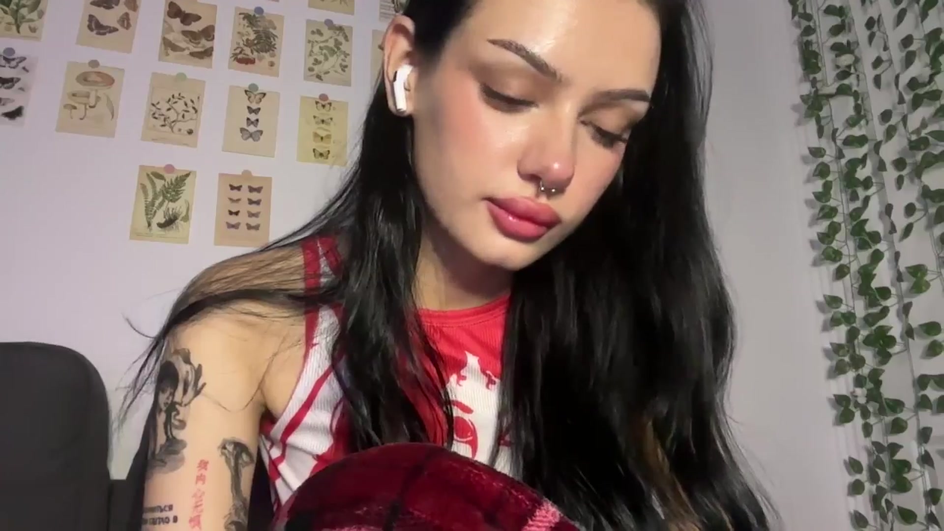 Gallery image thumbnail from mayflowwer's myfreecams stream on, 09/23/2024, 04:59 image 6 of 20