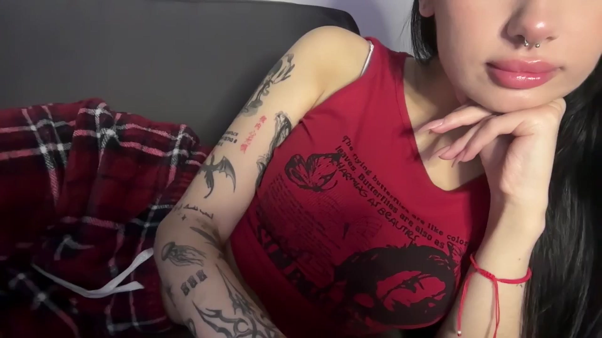 Gallery image thumbnail from mayflowwer's myfreecams stream on, 10/22/2024, 04:26 image 15 of 20