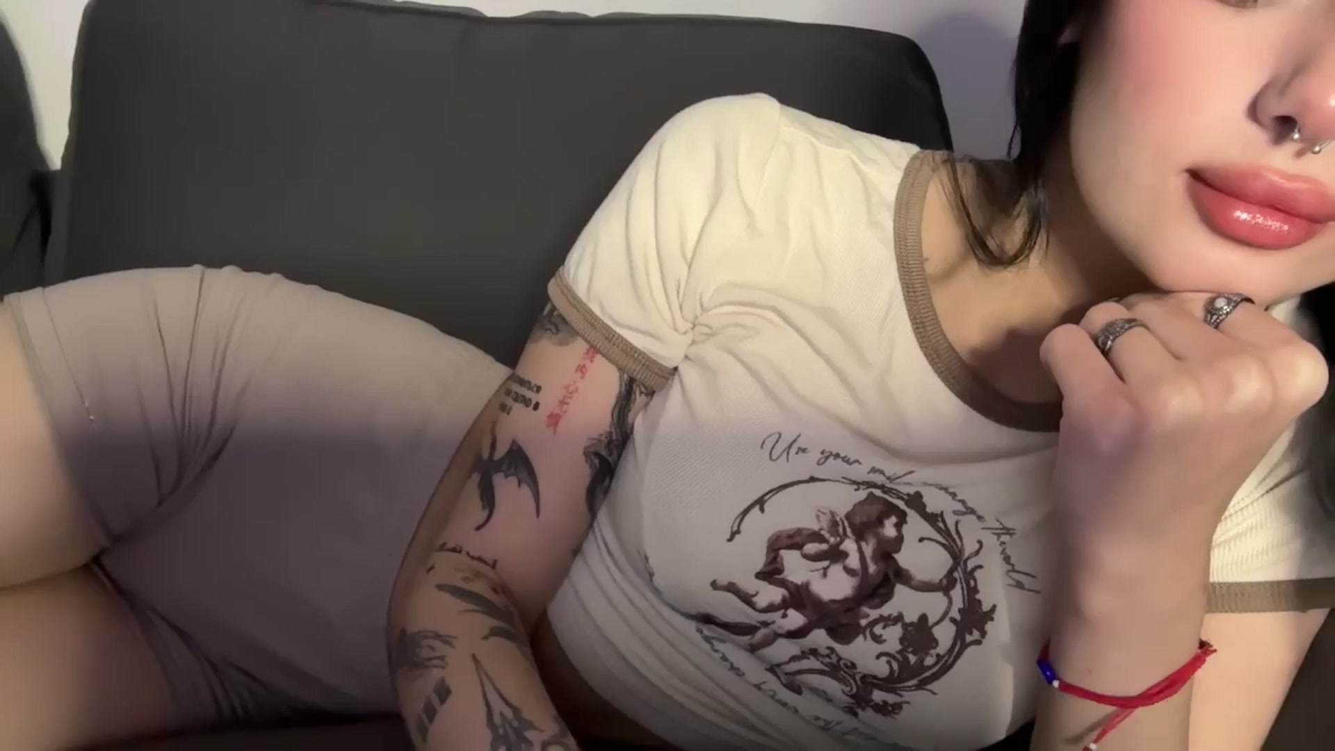 Gallery image thumbnail from mayflowwer's myfreecams stream on, 10/25/2024, 22:35 image 16 of 20