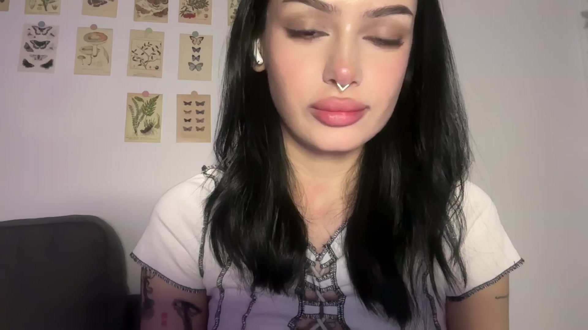 Gallery image thumbnail from mayflowwer's myfreecams stream on, 11/25/2024, 06:53 image 5 of 20