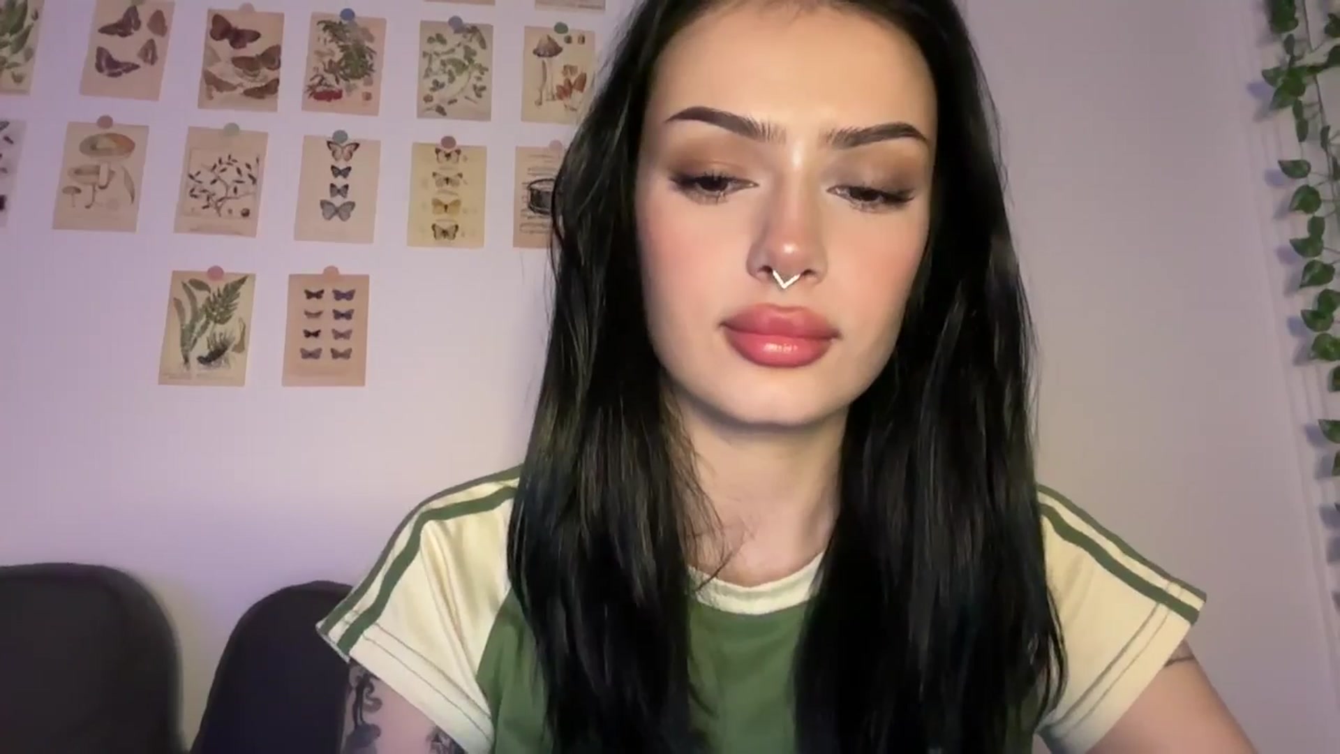 Gallery image thumbnail from mayflowwer's myfreecams stream on, 12/18/2024, 07:46 image 8 of 20