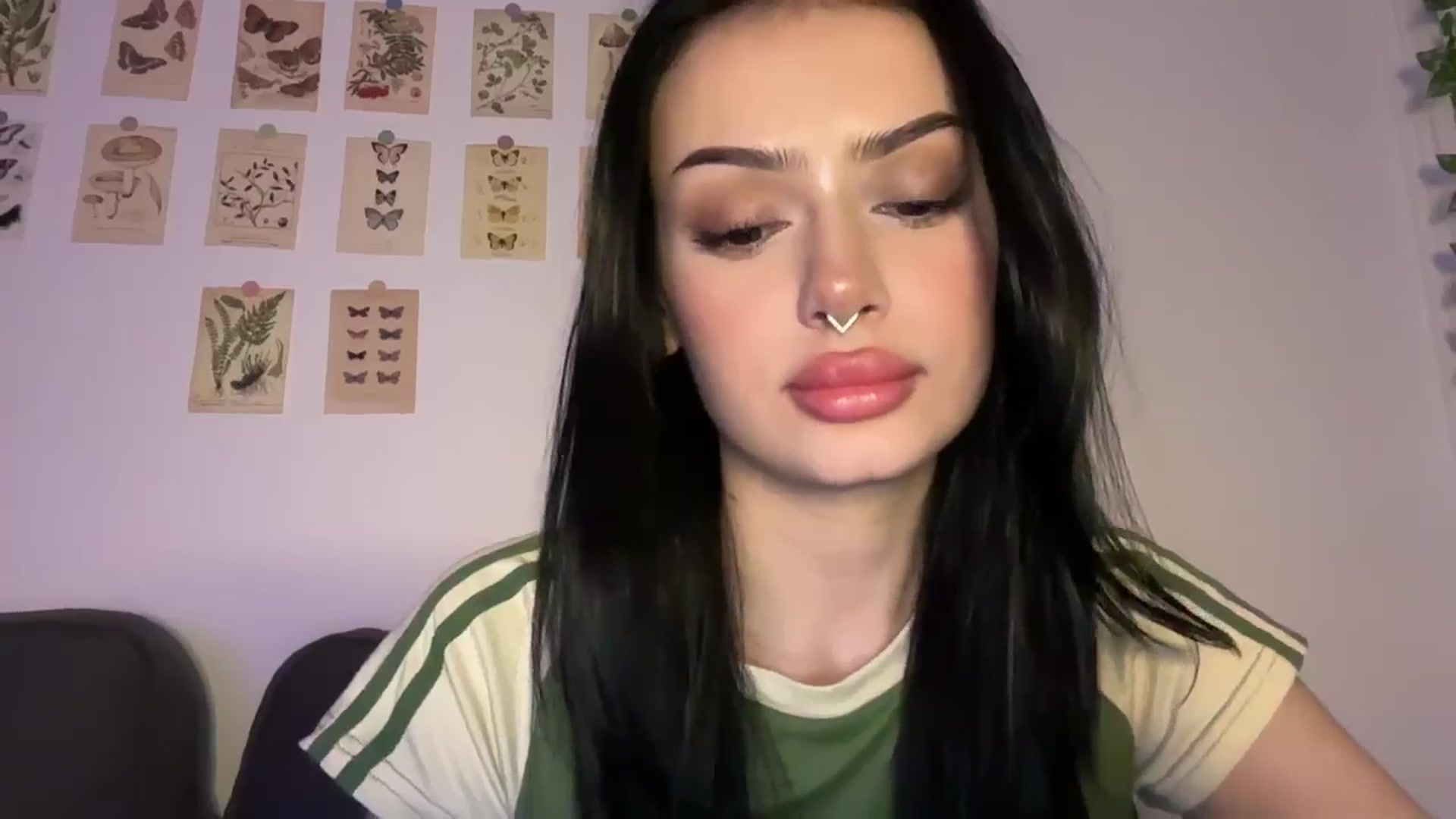 Gallery image thumbnail from mayflowwer's myfreecams stream on, 12/18/2024, 07:46 image 13 of 20