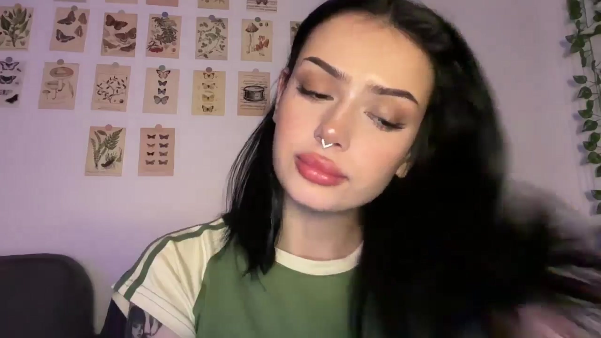 Gallery image thumbnail from mayflowwer's myfreecams stream on, 12/18/2024, 07:46 image 5 of 20