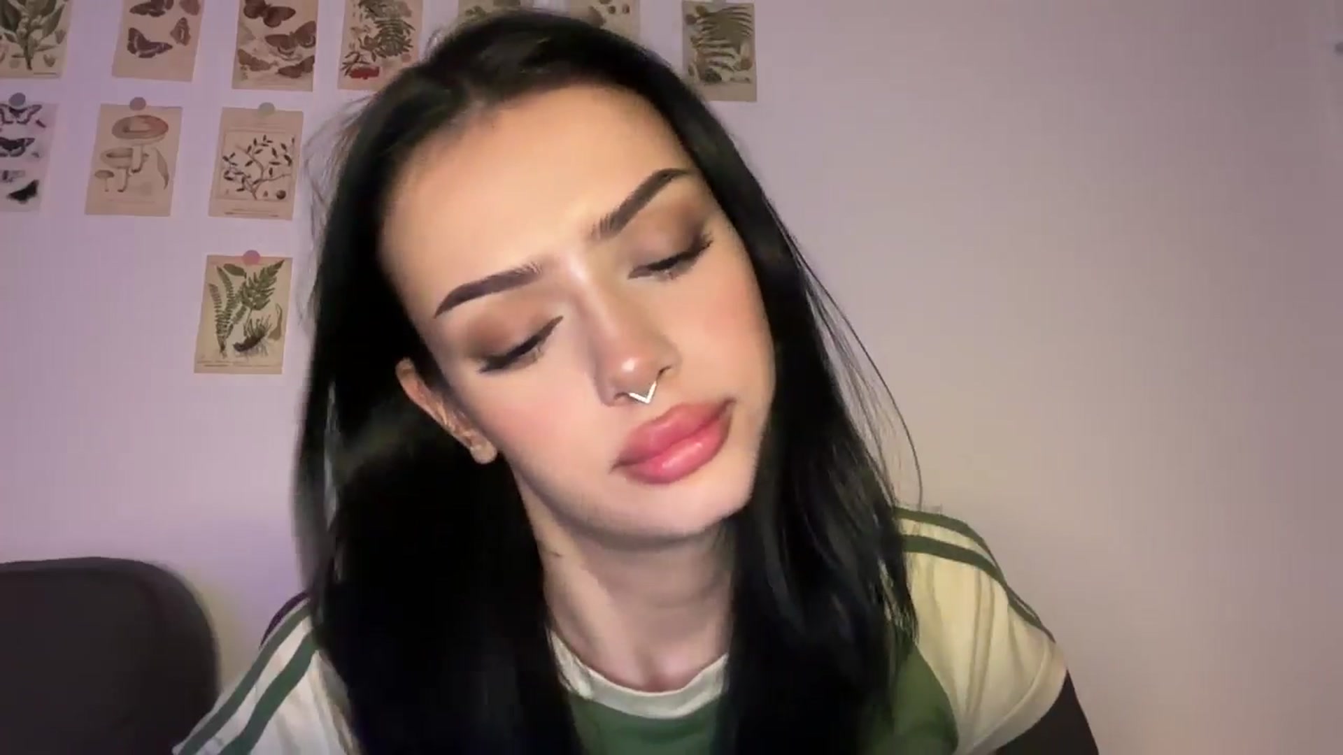 Gallery image thumbnail from mayflowwer's myfreecams stream on, 12/18/2024, 07:46 image 16 of 20
