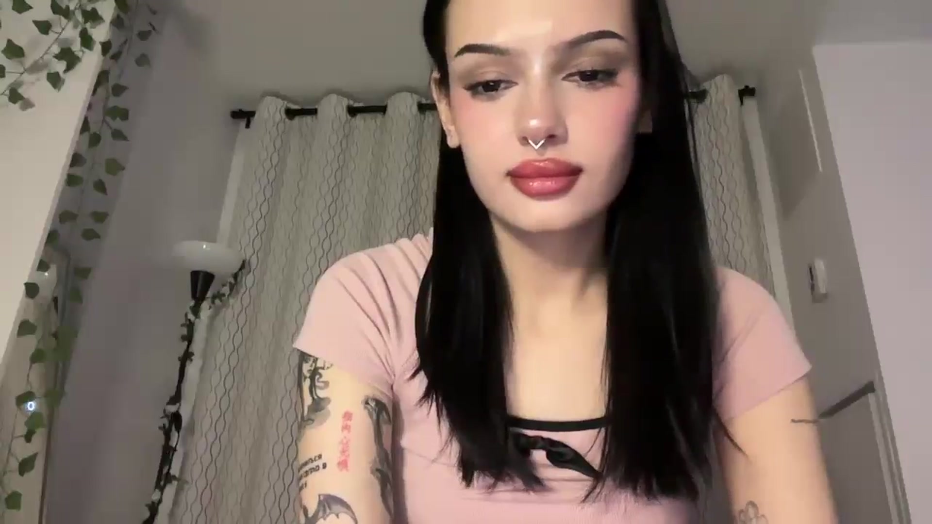 Gallery image thumbnail from mayflowwer's myfreecams stream on, 02/18/2025, 07:13 image 8 of 20