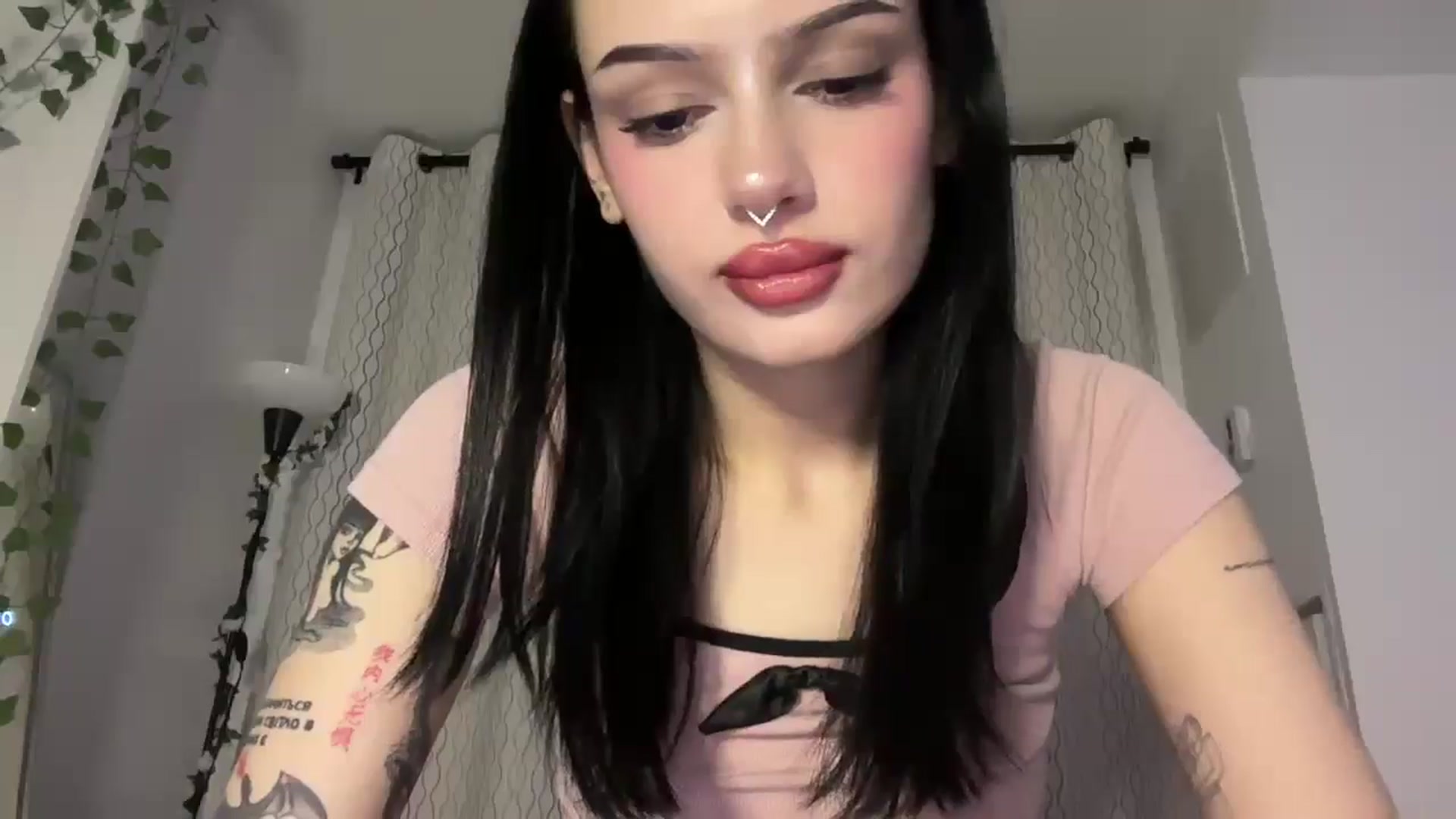 Gallery image thumbnail from mayflowwer's myfreecams stream on, 02/18/2025, 07:13 image 10 of 20