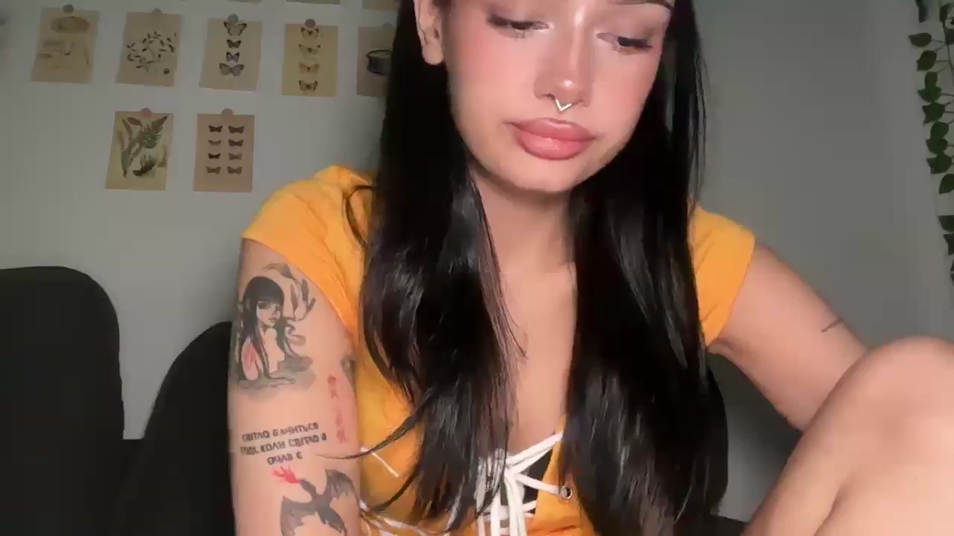 Gallery image thumbnail from mayflowwer's myfreecams stream on, 06/18/2025, 08:12 image 10 of 20