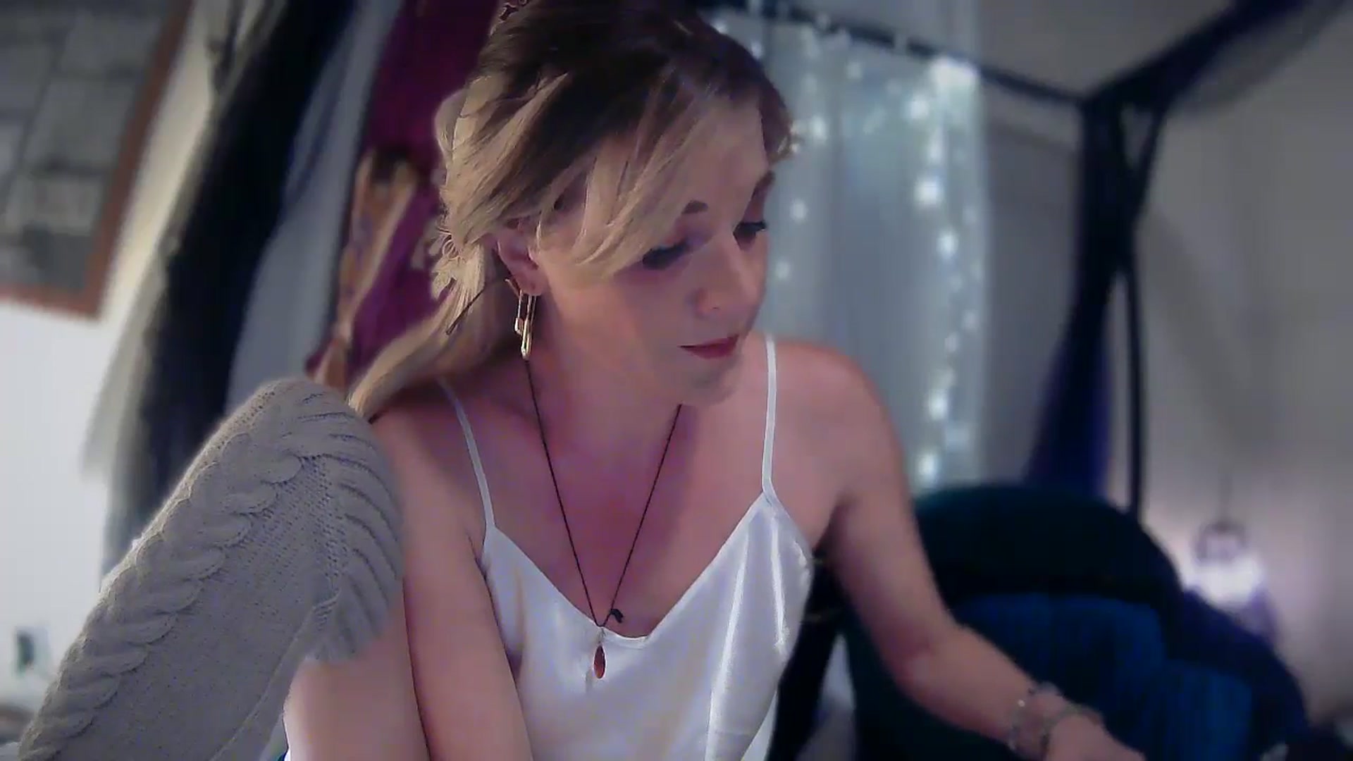 Gallery image thumbnail from maythegr8ness's myfreecams stream on, 09/21/2024, 10:19 image 3 of 20