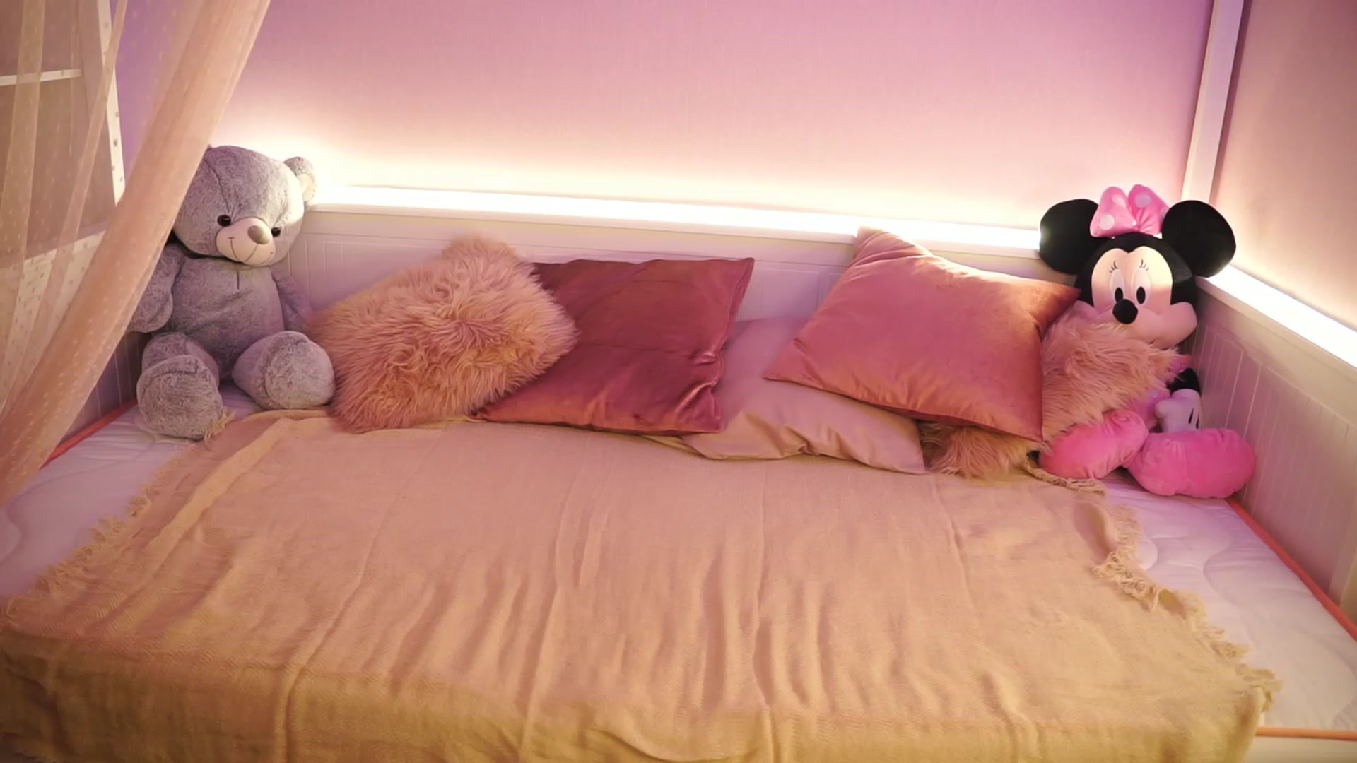 Gallery image thumbnail from mayya__'s myfreecams stream on, 04/08/2023, 16:32 image 4 of 20