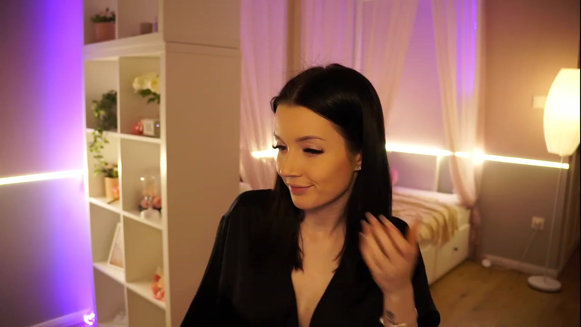 Gallery image thumbnail from mayya__'s myfreecams stream on, 04/16/2023, 21:16 image 14 of 20