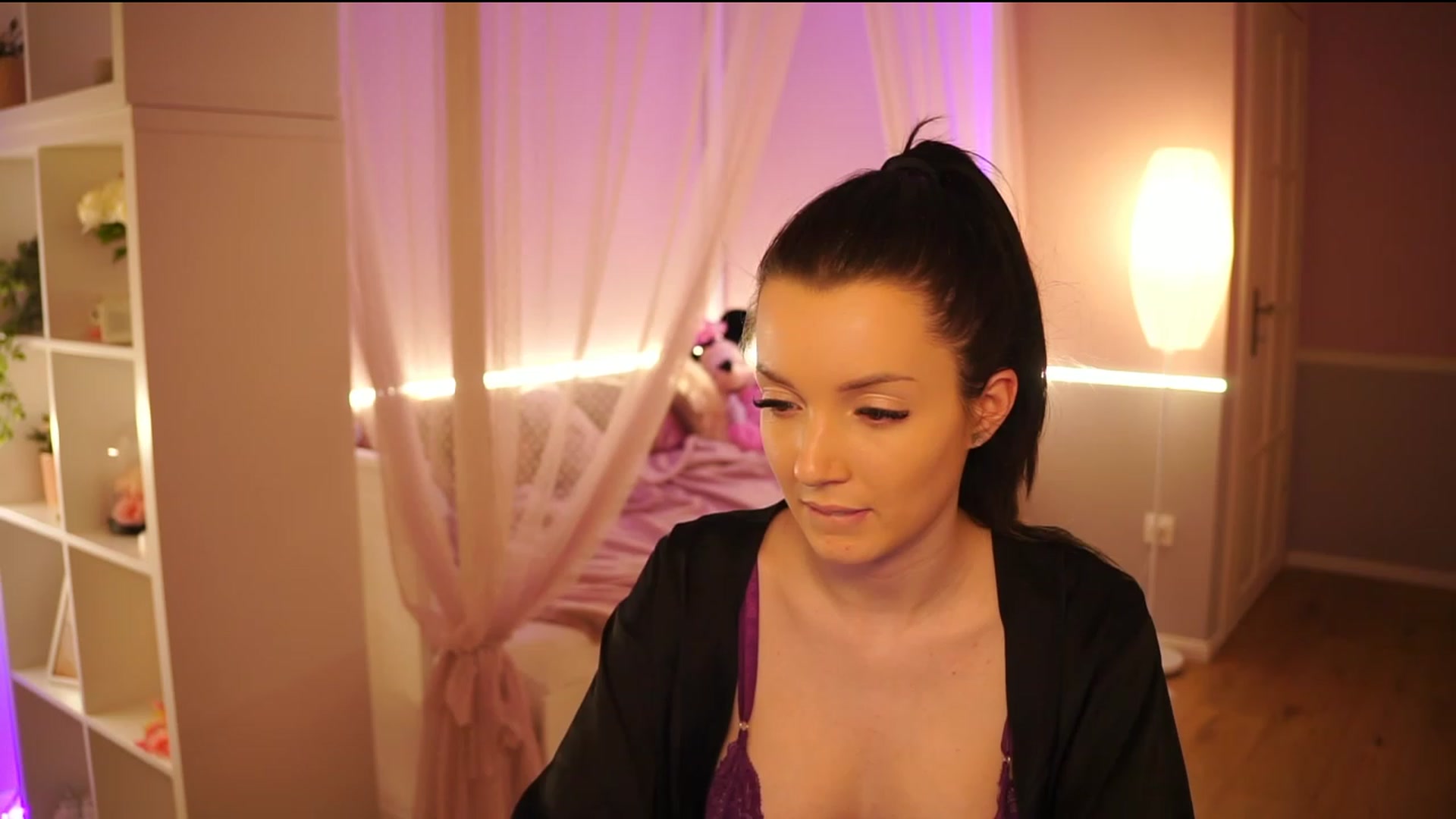 Gallery image thumbnail from mayya__'s myfreecams stream on, 04/25/2023, 19:37 image 8 of 20