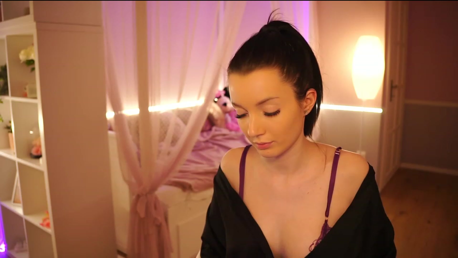 Gallery image thumbnail from mayya__'s myfreecams stream on, 04/25/2023, 19:37 image 10 of 20