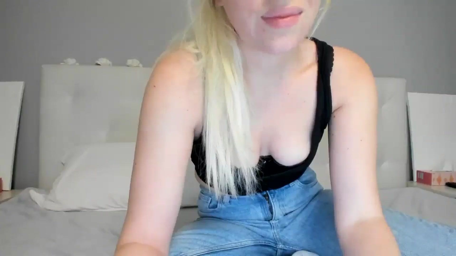 Gallery image thumbnail from mckenziekat's myfreecams stream on, 12/10/2024, 11:10 image 12 of 20
