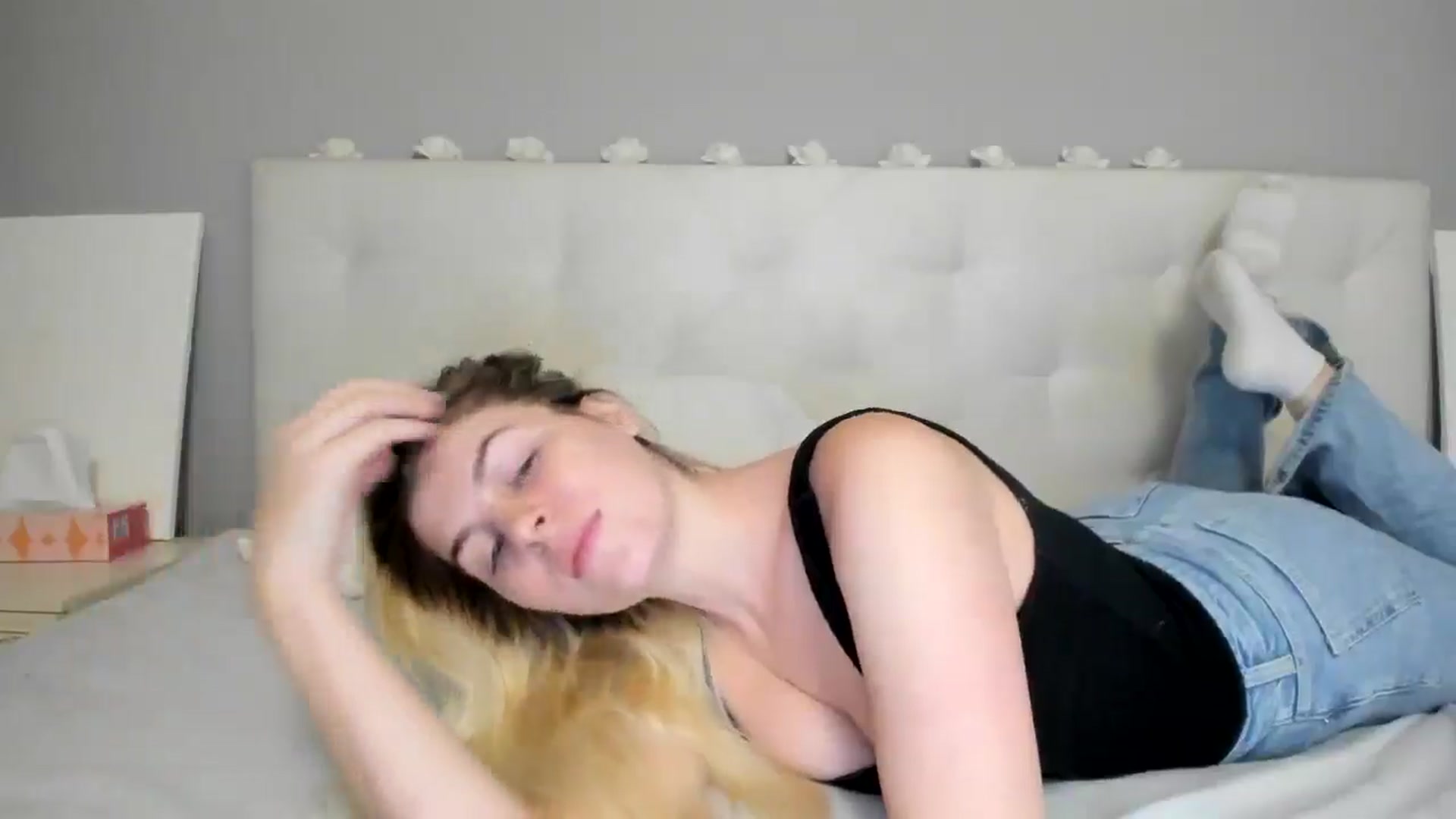 Gallery image thumbnail from mckenziekat's myfreecams stream on, 12/10/2024, 11:10 image 2 of 20