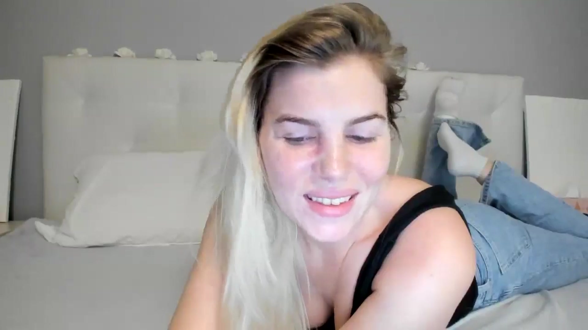 Gallery image thumbnail from mckenziekat's myfreecams stream on, 12/10/2024, 11:10 image 3 of 20