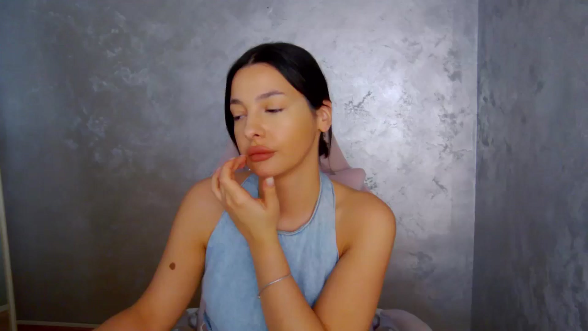 Gallery image thumbnail from meliiis_'s myfreecams stream on, 03/10/2026, 16:08 image 15 of 20