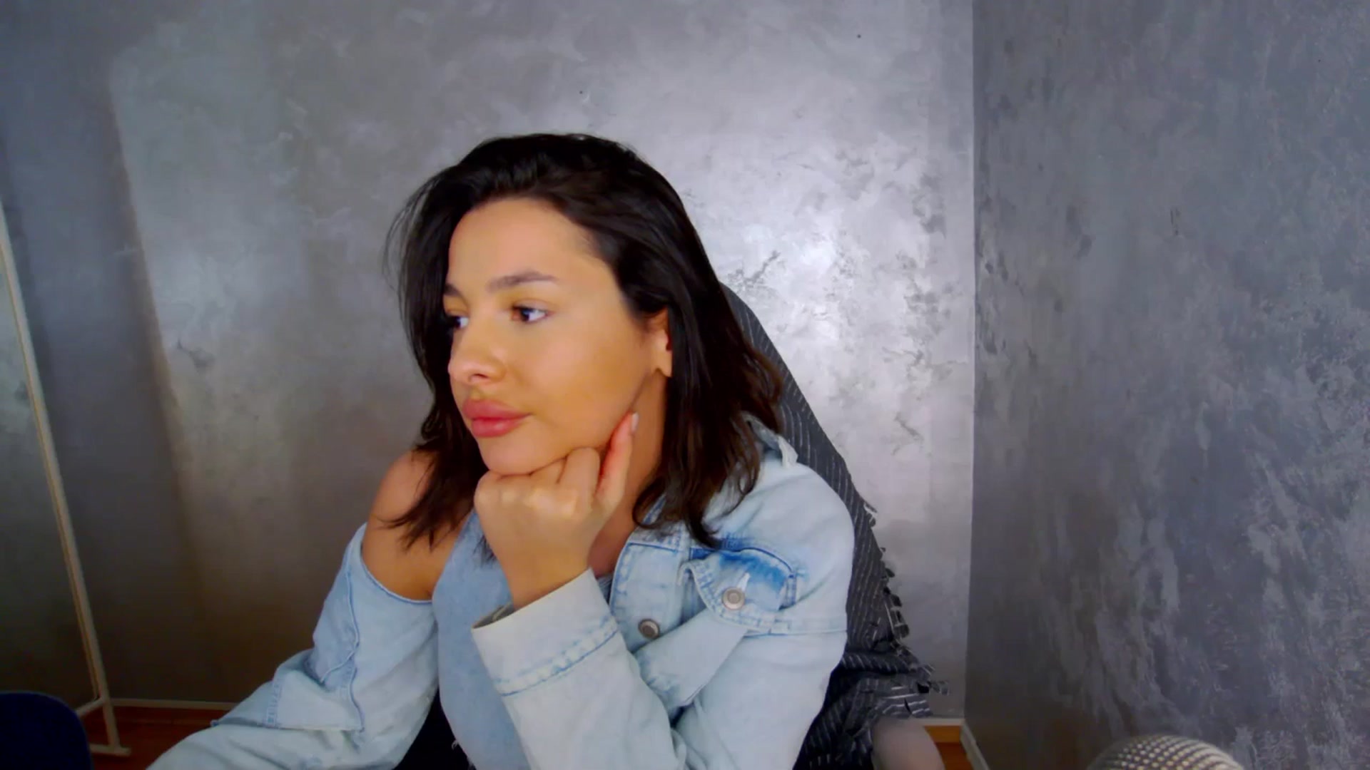 Gallery image thumbnail from meliiis_'s myfreecams stream on, 03/10/2026, 18:20 image 17 of 20