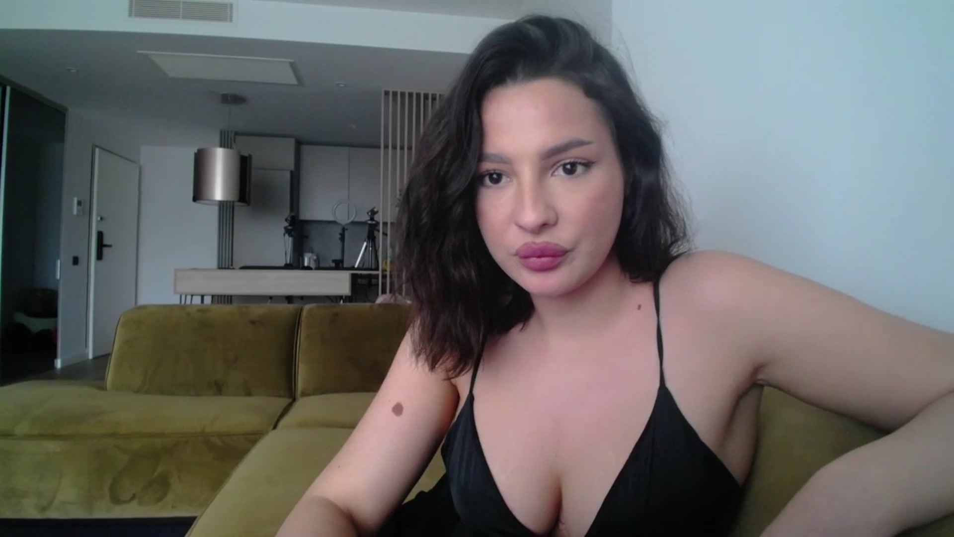 Gallery image thumbnail from meliiis_'s myfreecams stream on, 03/21/2026, 13:01 image 14 of 20