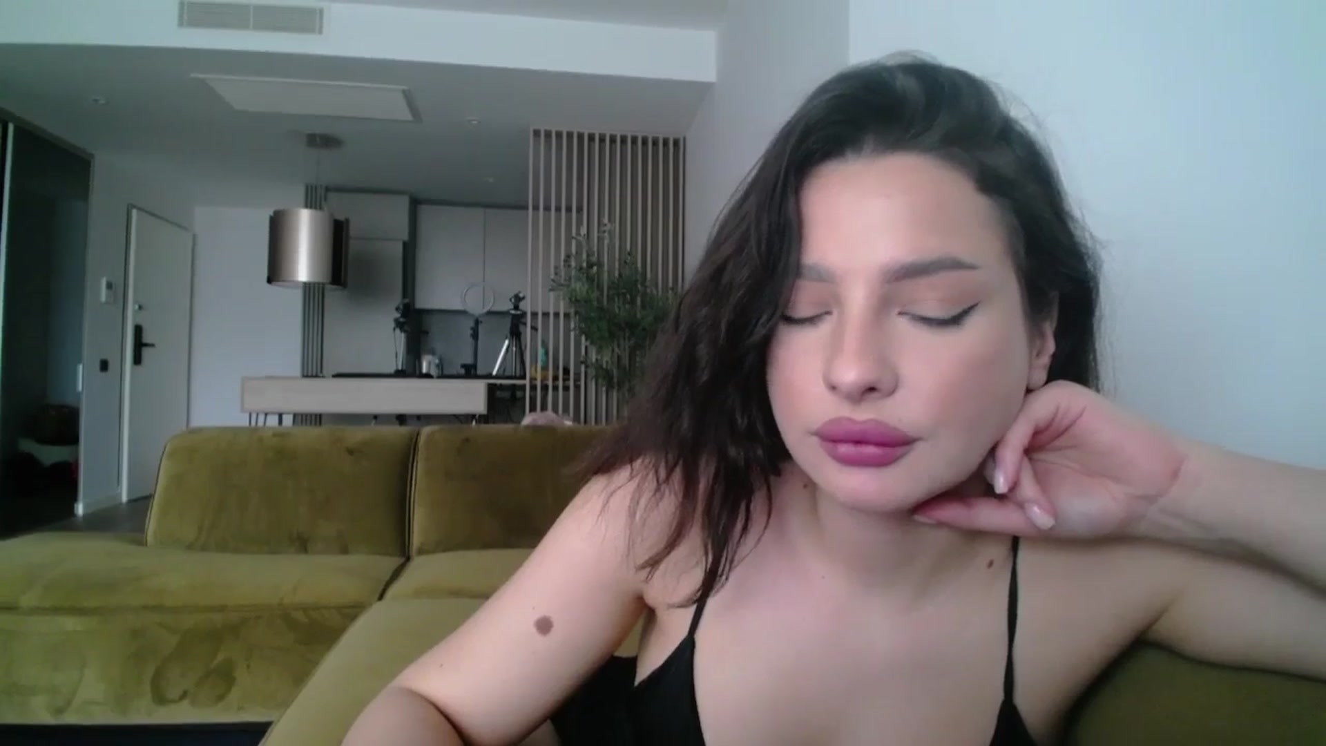 Gallery image thumbnail from meliiis_'s myfreecams stream on, 03/21/2026, 13:01 image 13 of 20