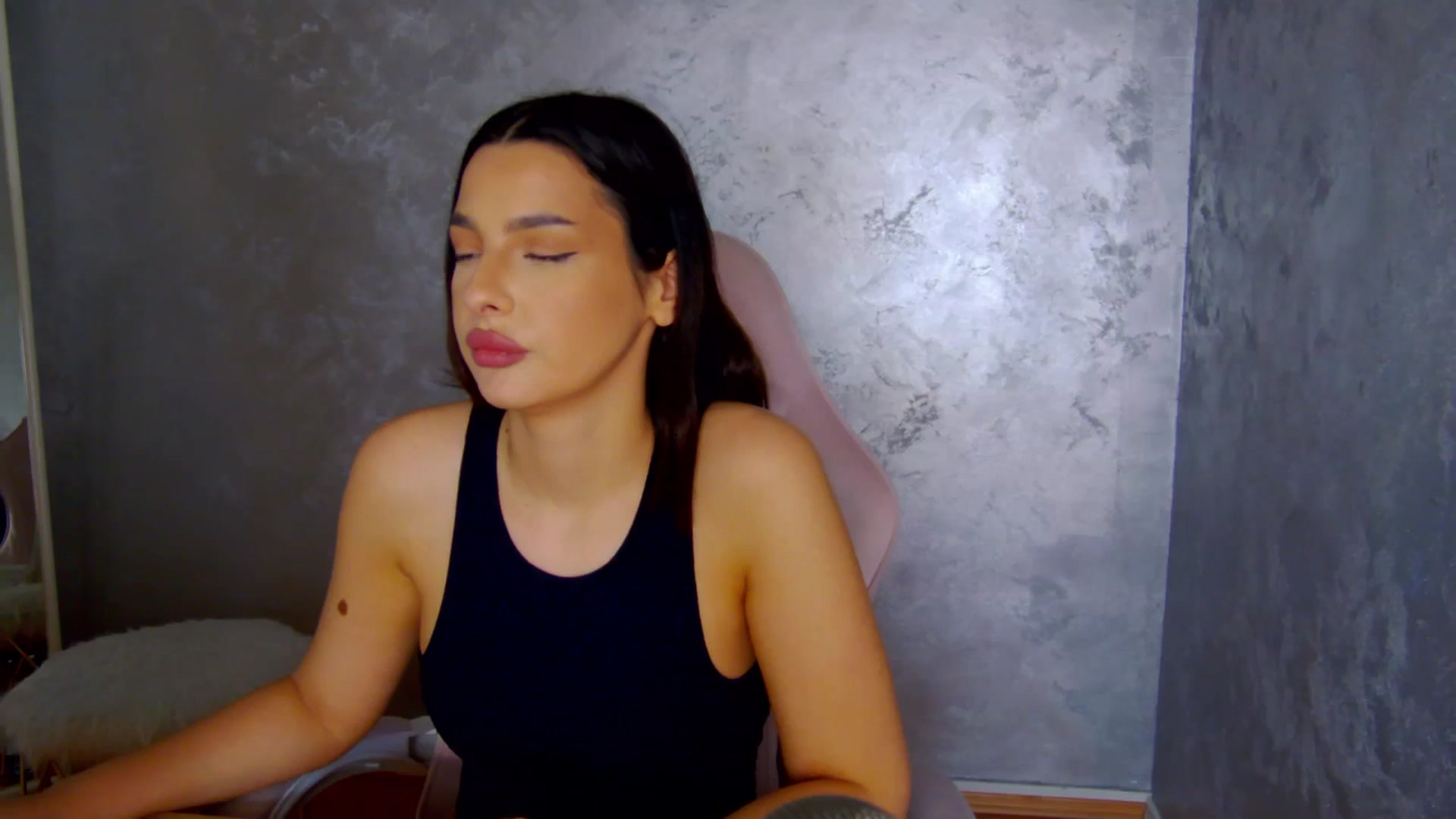 Gallery image thumbnail from meliiis_'s myfreecams stream on, 03/23/2026, 15:53 image 18 of 20