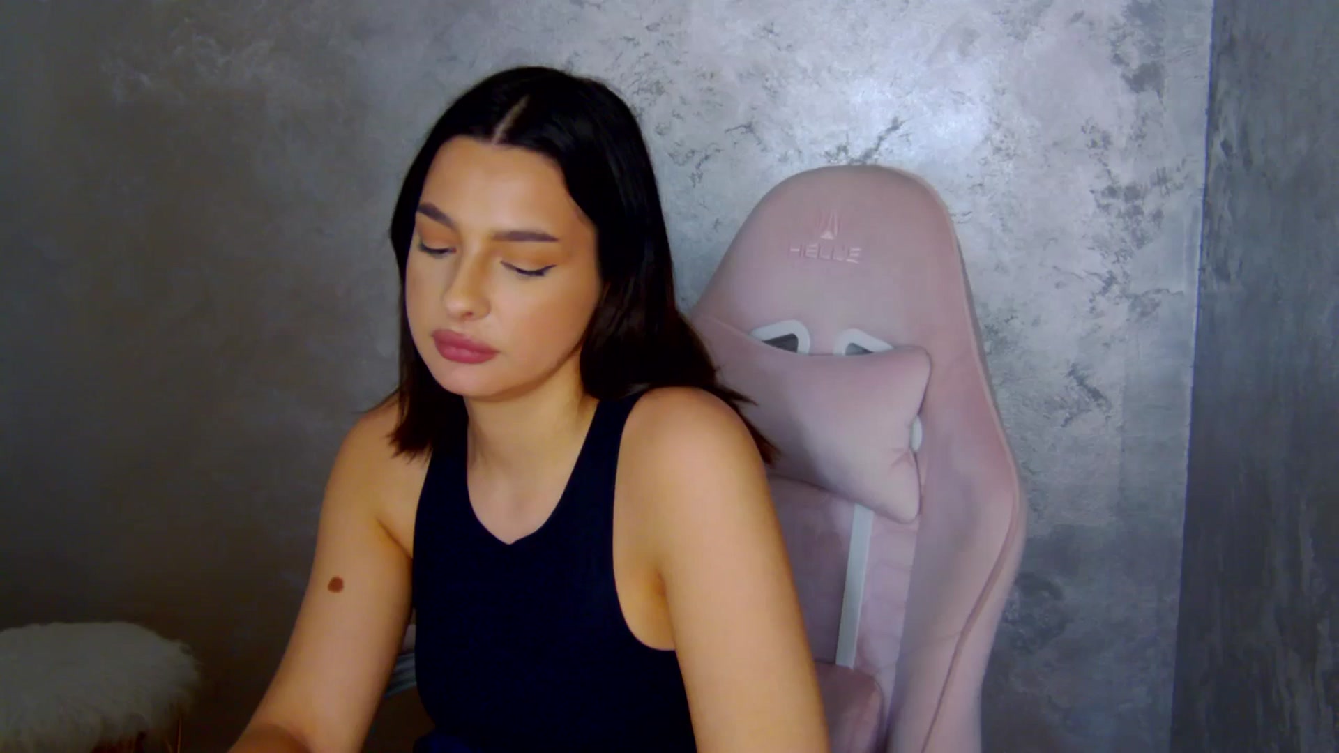 Gallery image thumbnail from meliiis_'s myfreecams stream on, 03/23/2026, 19:04 image 14 of 20