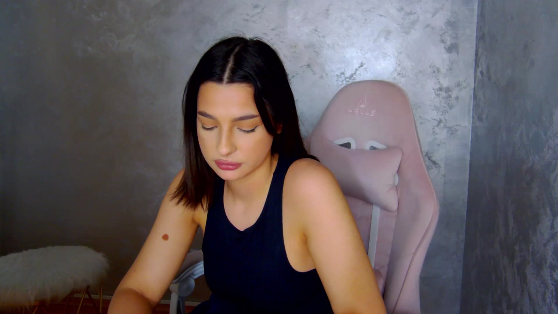 Gallery image thumbnail from meliiis_'s myfreecams stream on, 03/23/2026, 19:04 image 6 of 20