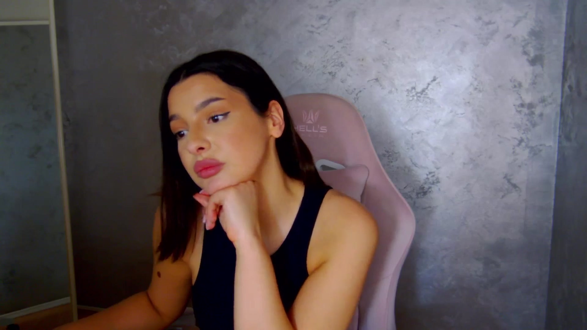Gallery image thumbnail from meliiis_'s myfreecams stream on, 03/23/2026, 19:04 image 17 of 20