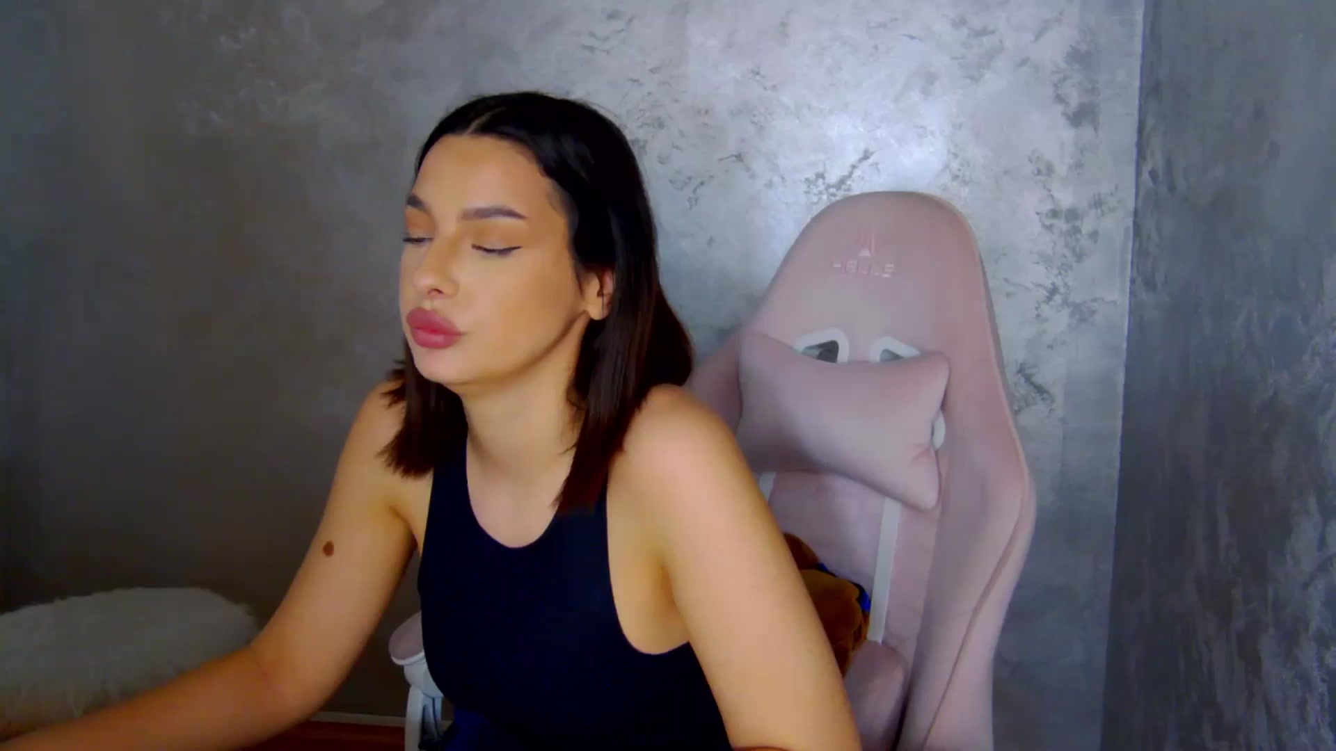 Gallery image thumbnail from meliiis_'s myfreecams stream on, 03/23/2026, 19:04 image 3 of 20