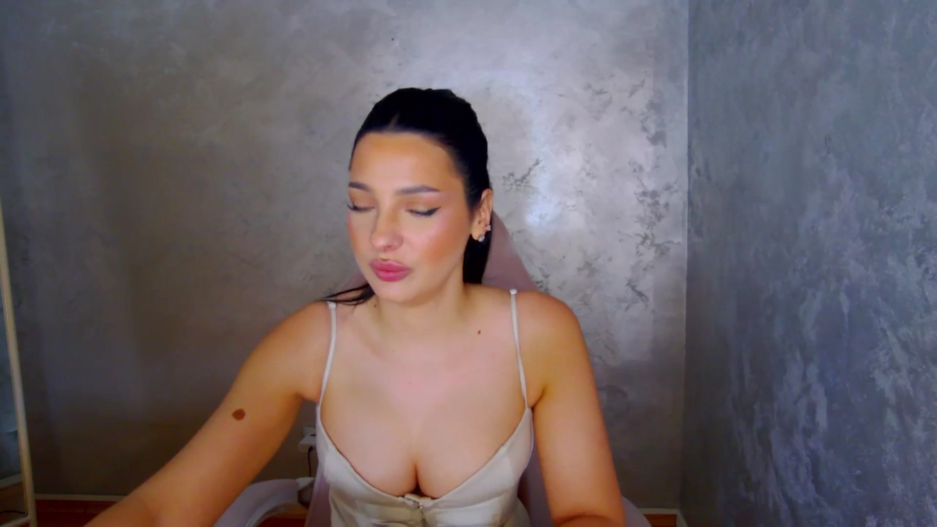Gallery image thumbnail from meliiis_'s myfreecams stream on, 03/28/2026, 19:43 image 7 of 20