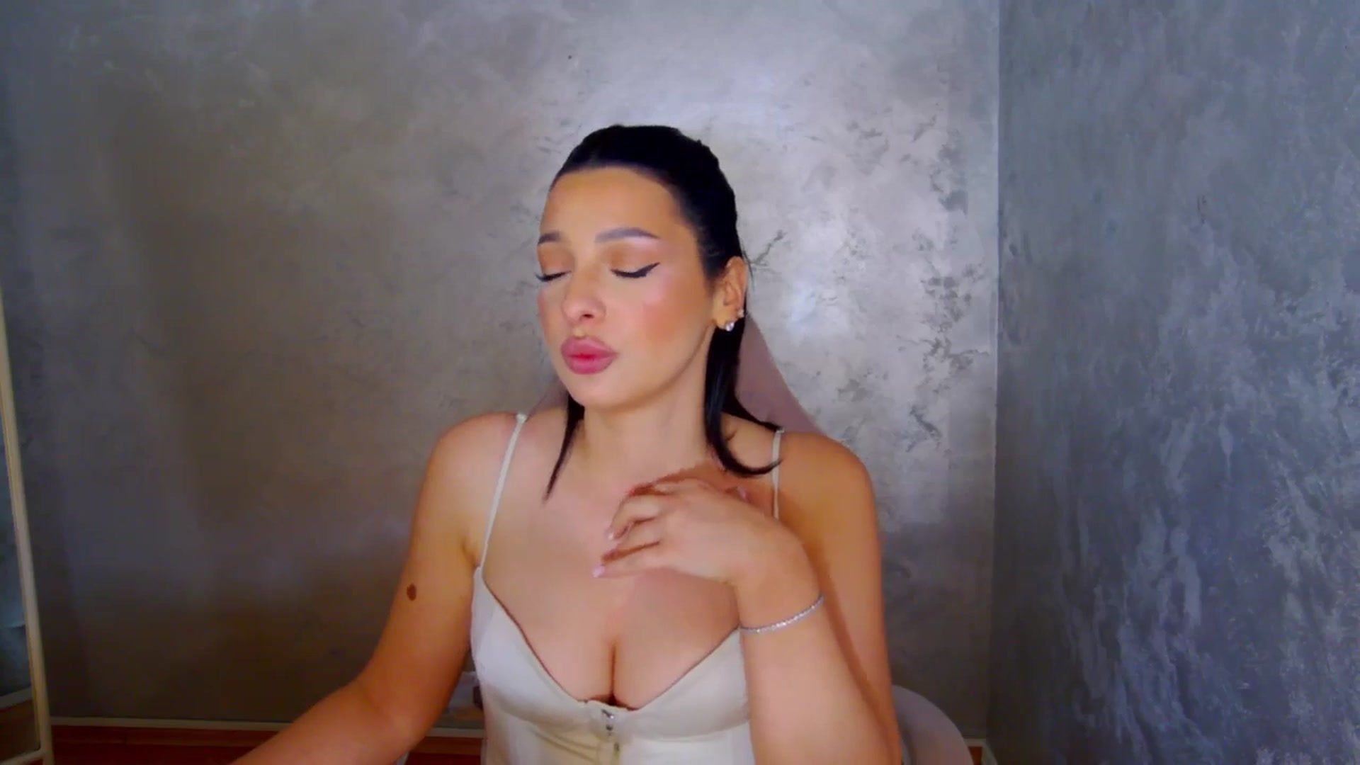 Gallery image thumbnail from meliiis_'s myfreecams stream on, 03/28/2026, 19:43 image 3 of 20