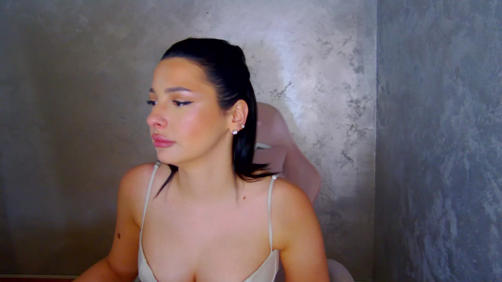Gallery image thumbnail from meliiis_'s myfreecams stream on, 03/28/2026, 19:43 image 14 of 20