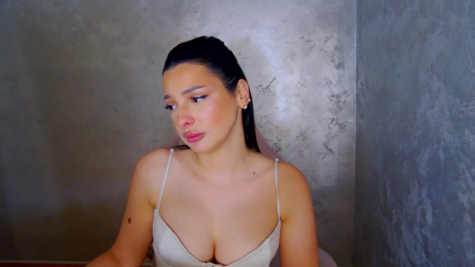 Gallery image thumbnail from meliiis_'s myfreecams stream on, 03/28/2026, 19:43 image 18 of 20