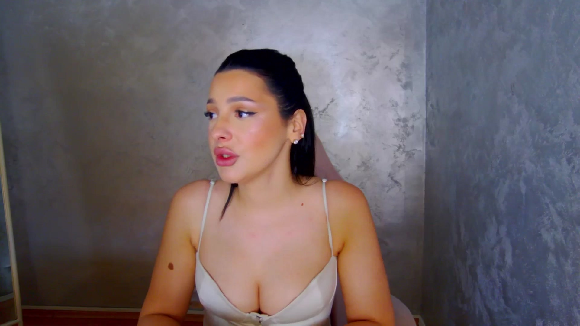 Gallery image thumbnail from meliiis_'s myfreecams stream on, 03/28/2026, 19:43 image 4 of 20