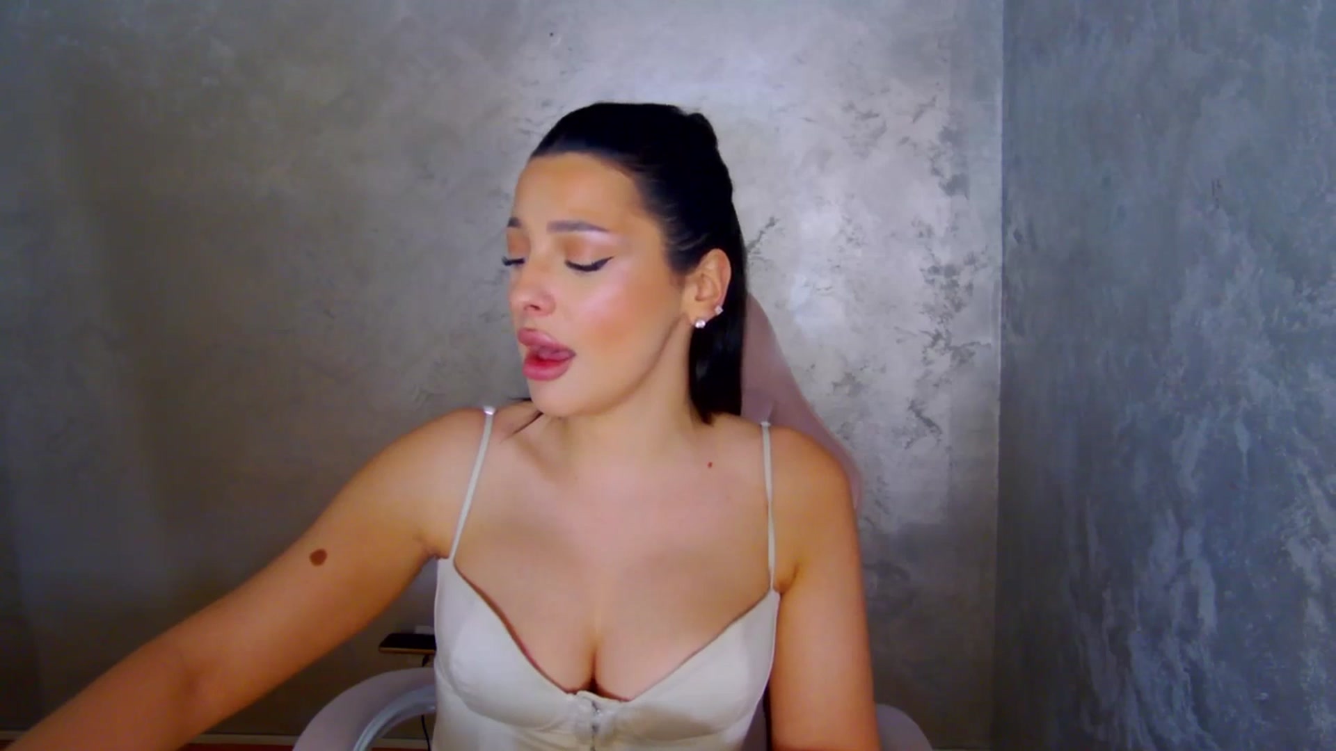 Gallery image thumbnail from meliiis_'s myfreecams stream on, 03/28/2026, 19:43 image 20 of 20