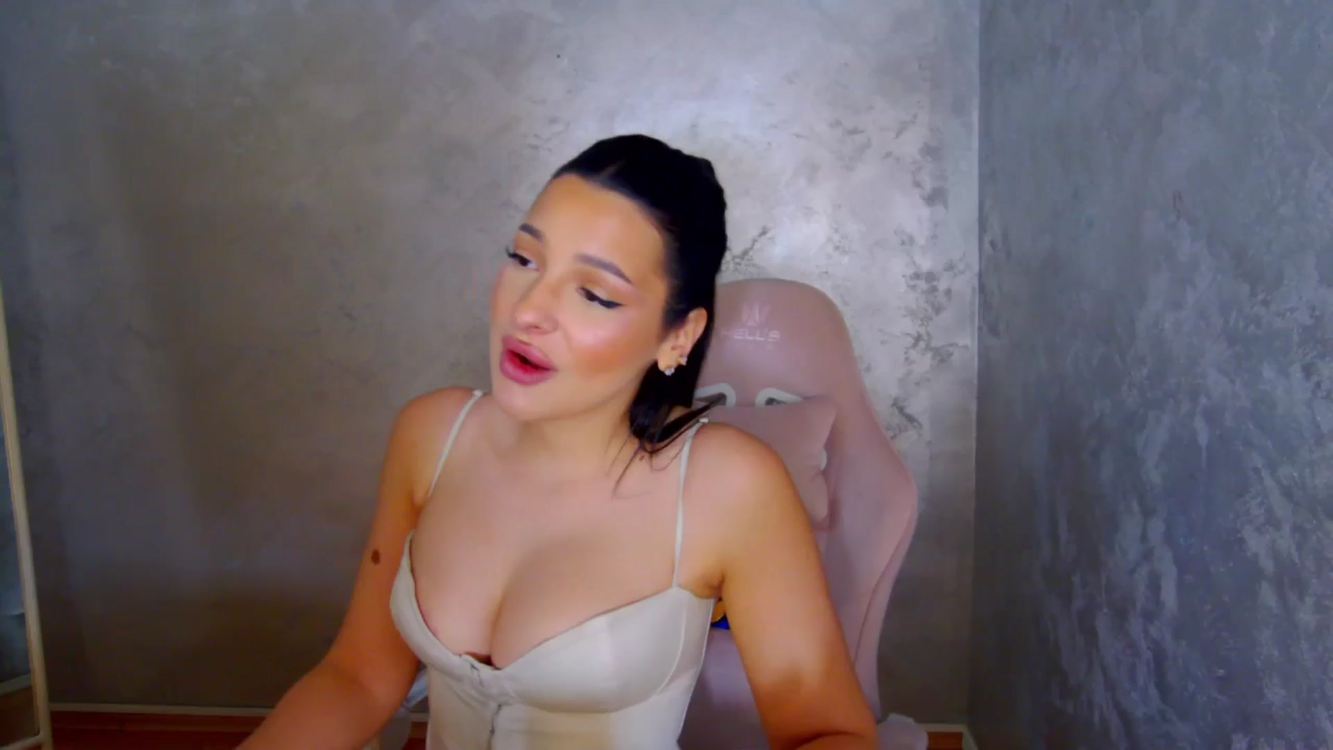 Gallery image thumbnail from meliiis_'s myfreecams stream on, 03/28/2026, 19:43 image 1 of 20