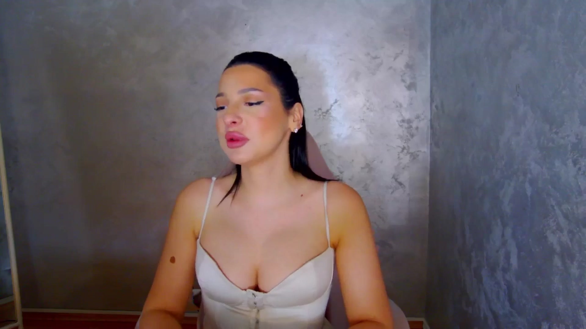 Gallery image thumbnail from meliiis_'s myfreecams stream on, 03/28/2026, 19:43 image 10 of 20