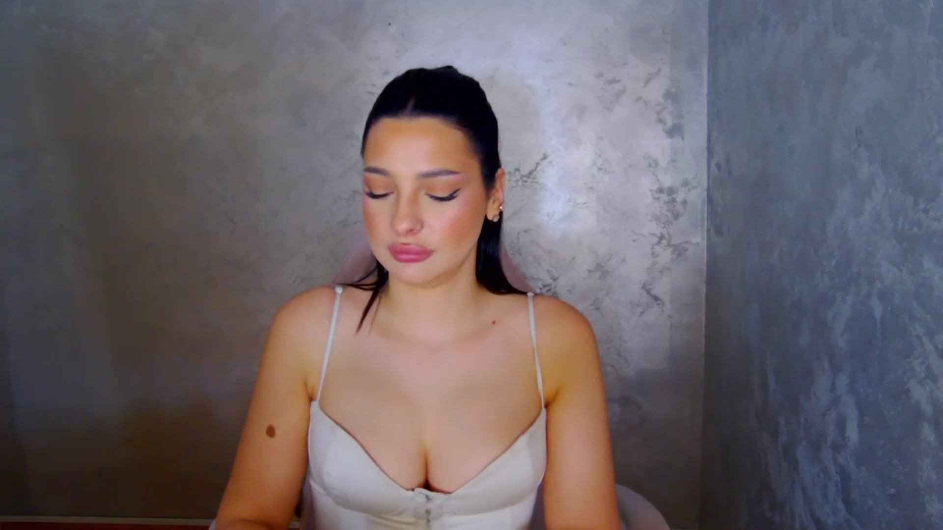 Gallery image thumbnail from meliiis_'s myfreecams stream on, 03/28/2026, 19:43 image 16 of 20