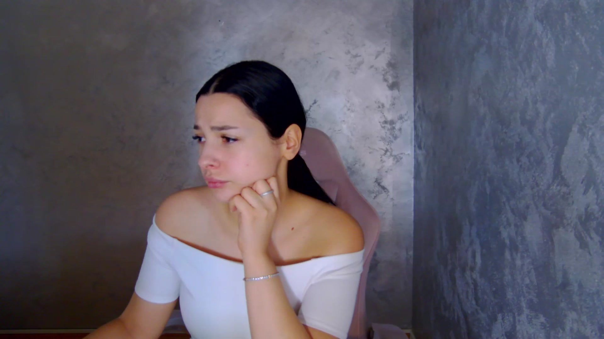 Gallery image thumbnail from meliiis_'s myfreecams stream on, 03/31/2026, 14:22 image 12 of 20
