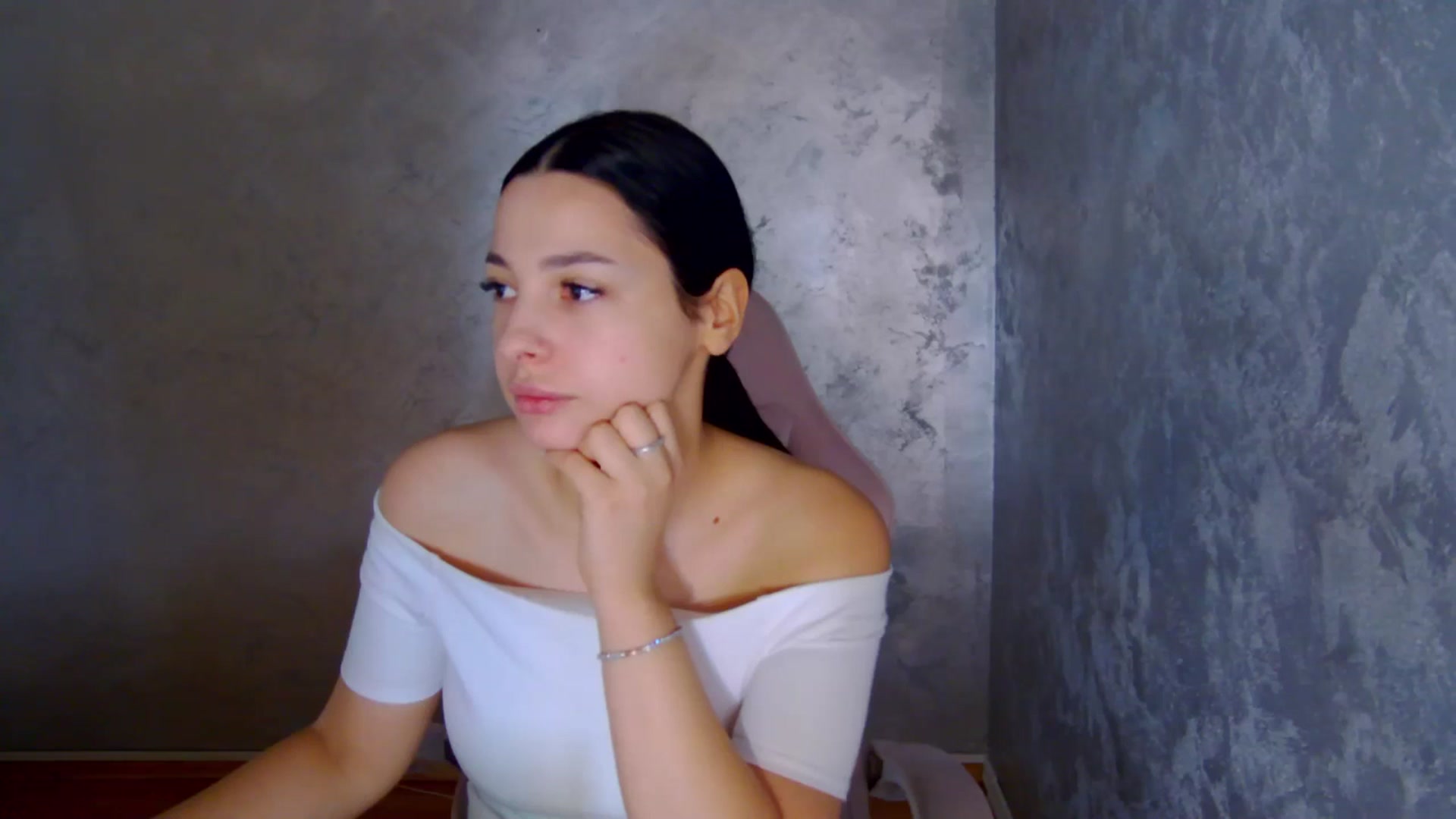 Gallery image thumbnail from meliiis_'s myfreecams stream on, 03/31/2026, 14:22 image 4 of 20