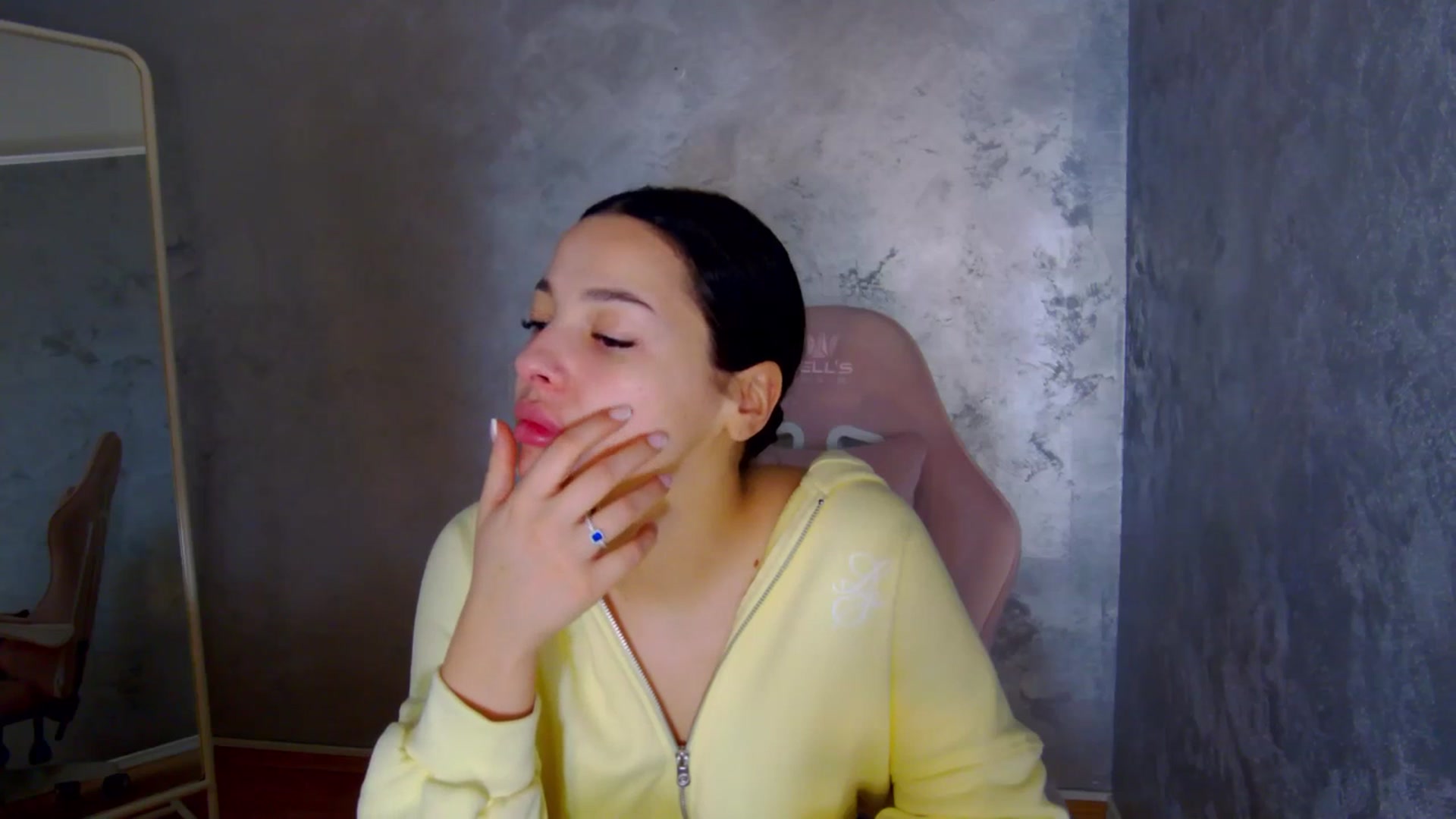 Gallery image thumbnail from meliiis_'s myfreecams stream on, 03/31/2026, 18:33 image 14 of 20