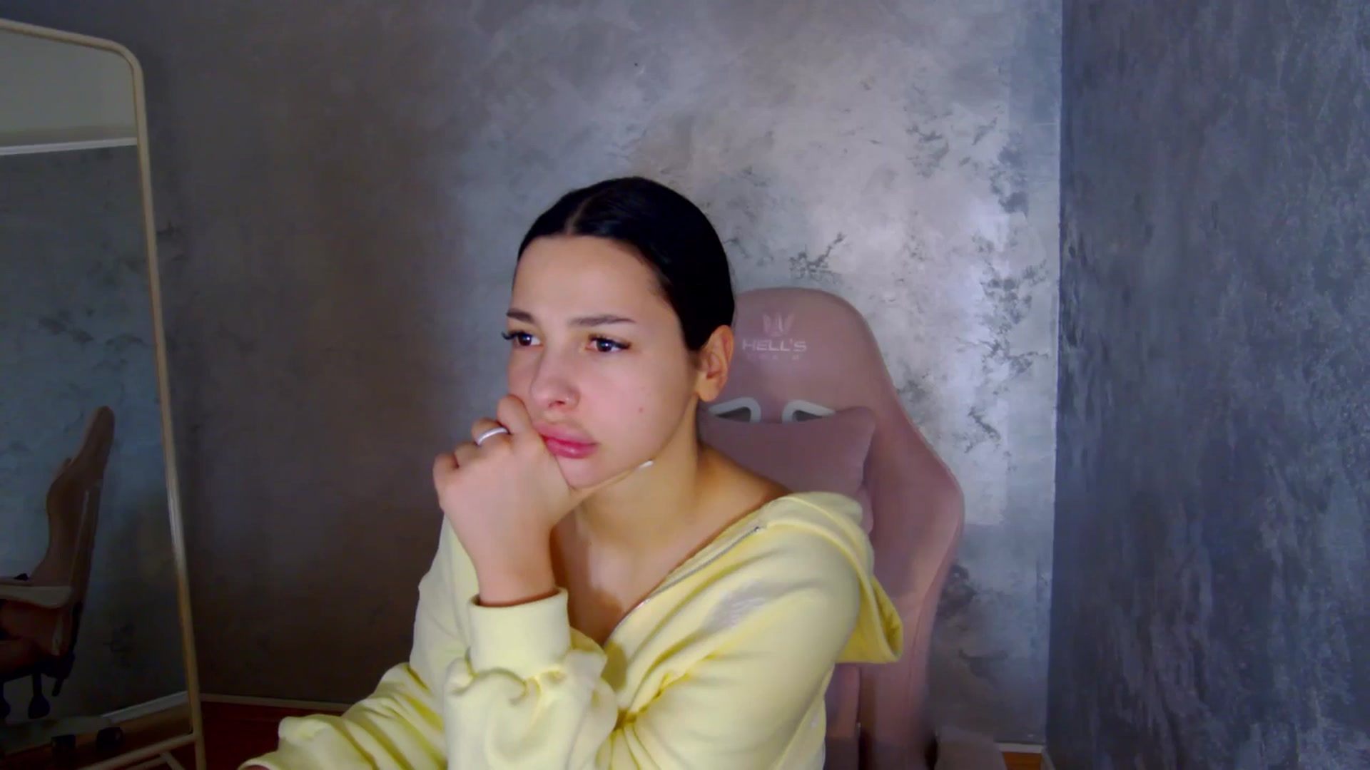 Gallery image thumbnail from meliiis_'s myfreecams stream on, 03/31/2026, 18:33 image 16 of 20