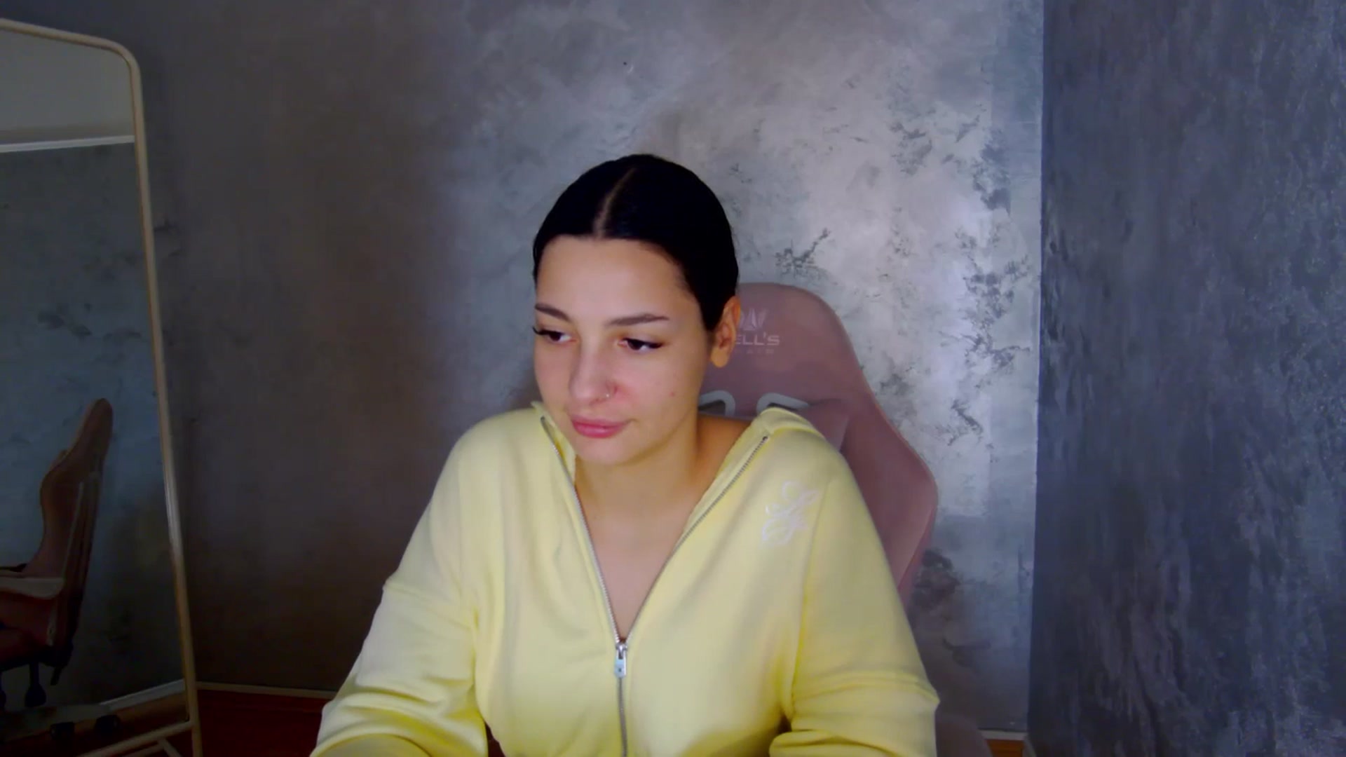 Gallery image thumbnail from meliiis_'s myfreecams stream on, 03/31/2026, 18:33 image 19 of 20