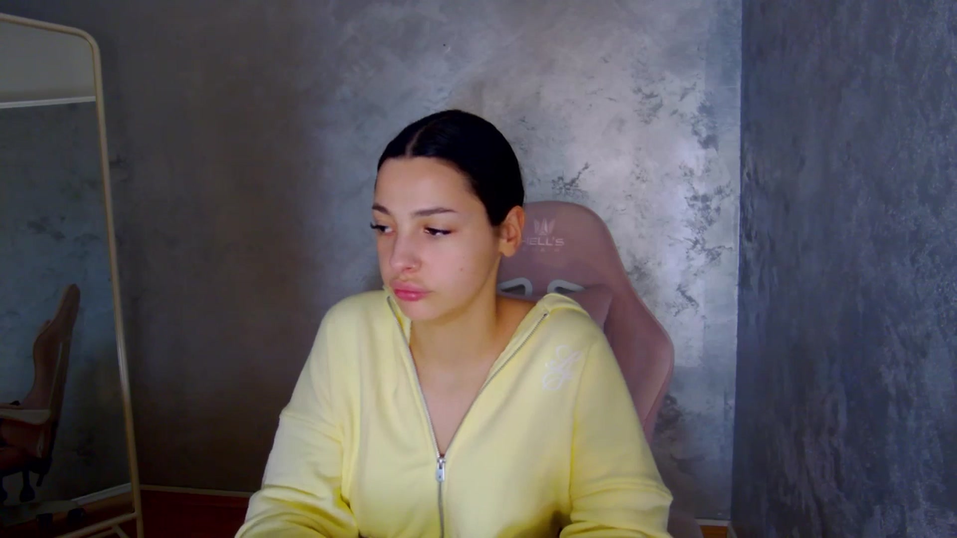 Gallery image thumbnail from meliiis_'s myfreecams stream on, 03/31/2026, 18:33 image 18 of 20