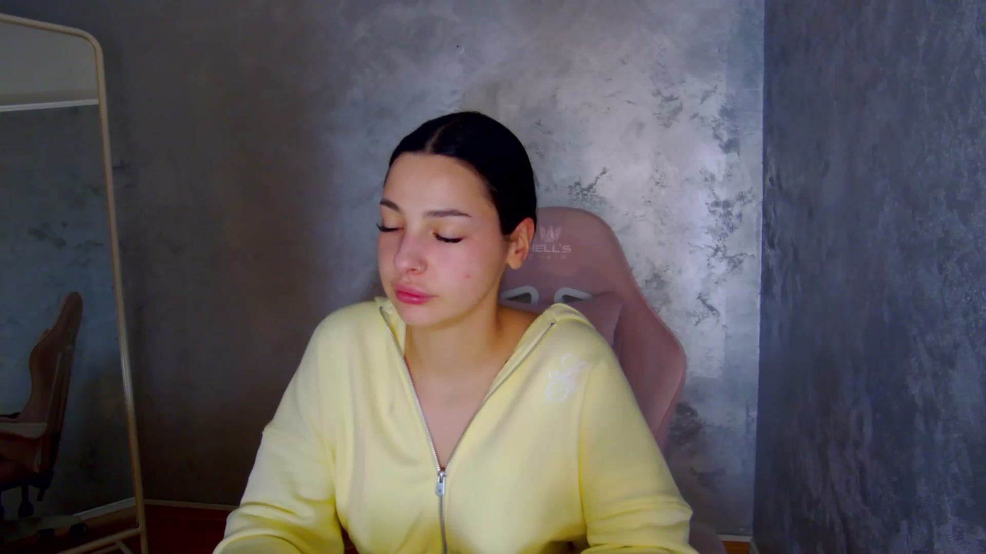 Gallery image thumbnail from meliiis_'s myfreecams stream on, 03/31/2026, 18:33 image 20 of 20