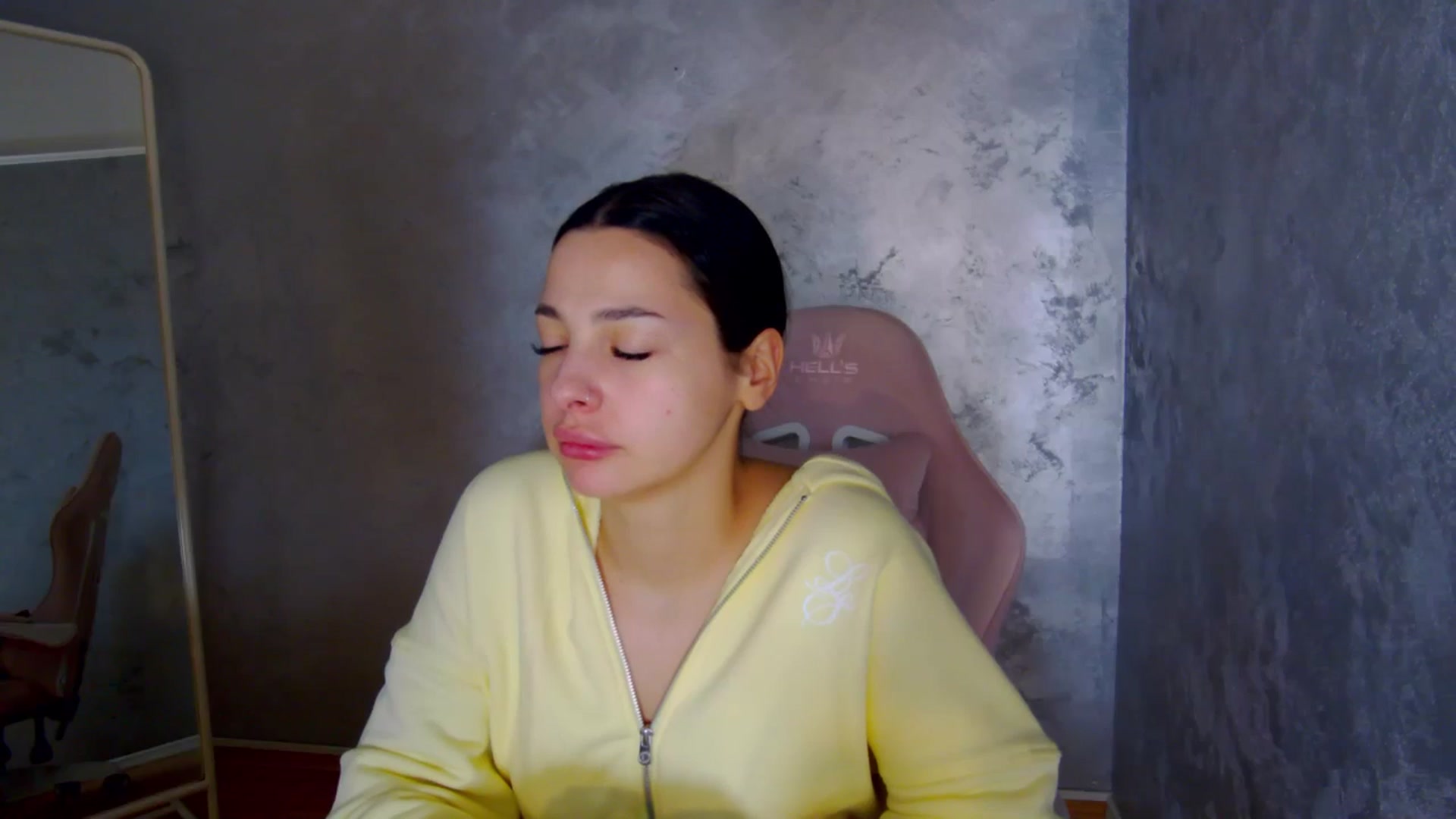 Gallery image thumbnail from meliiis_'s myfreecams stream on, 03/31/2026, 18:33 image 17 of 20