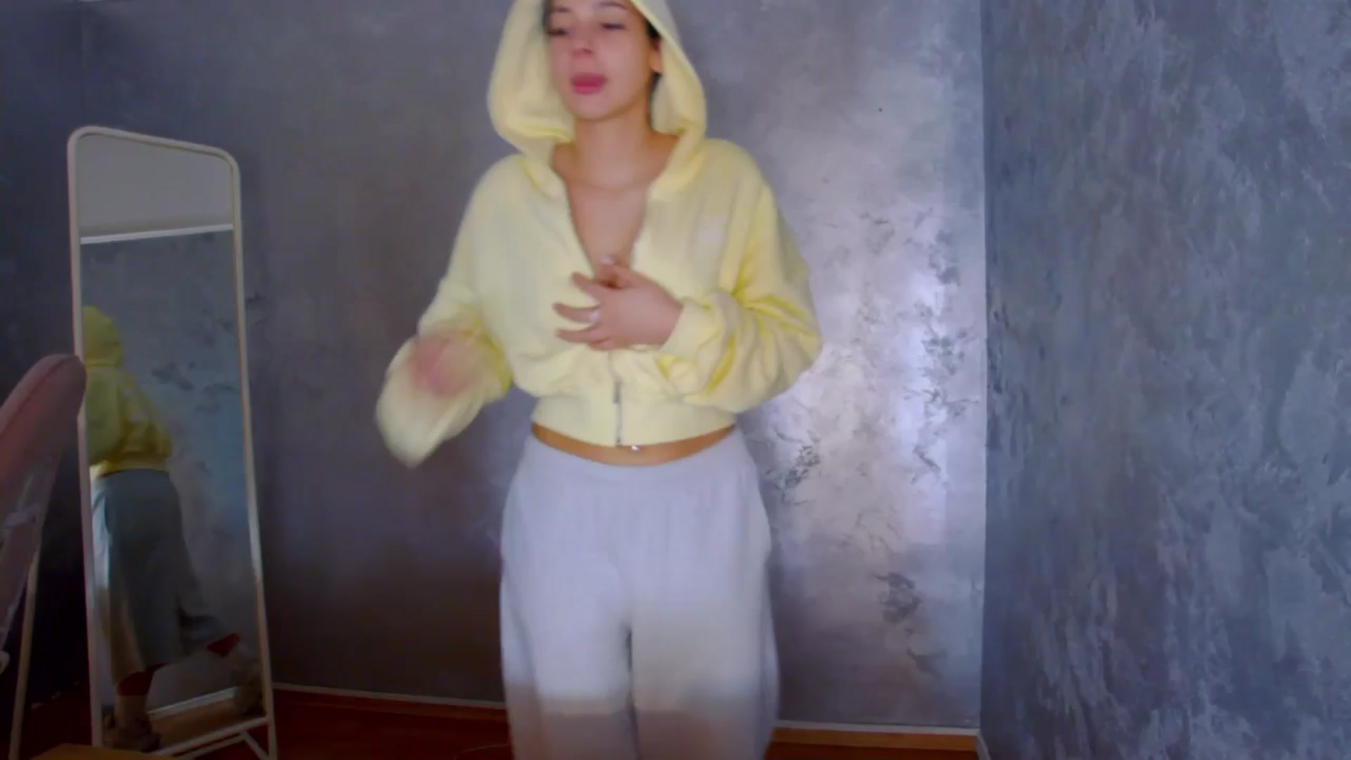 Gallery image thumbnail from meliiis_'s myfreecams stream on, 03/31/2026, 18:33 image 1 of 20